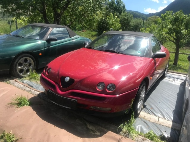 Predám Alfa Romeo Spider červený 2 L / 110KW