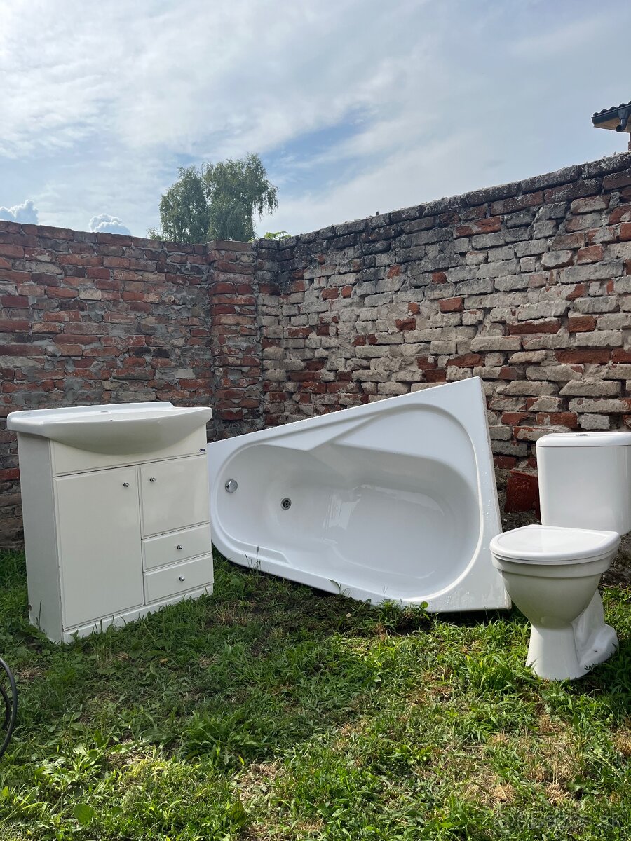 Na predaj WC, umývadlo so skrinkou a vaňa