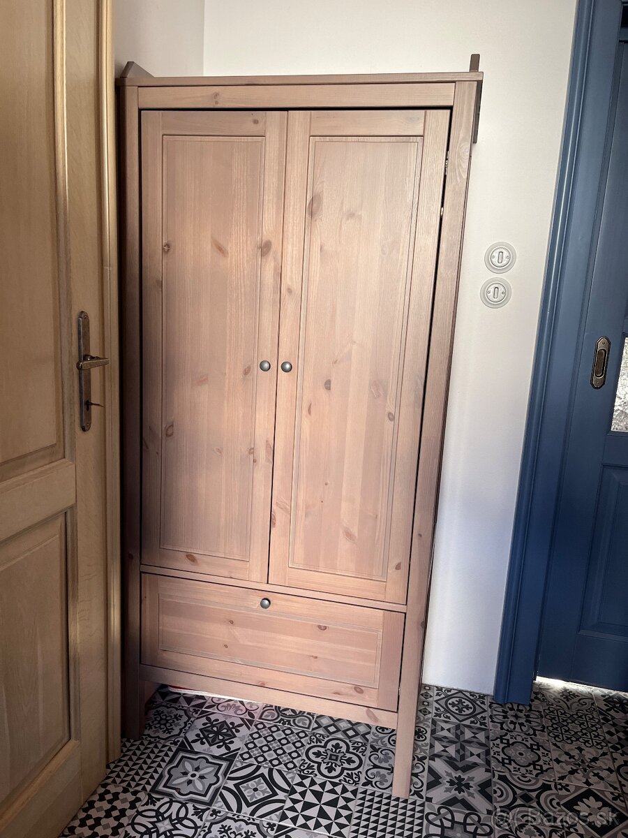 Sundvik seda skrina + prebalovaci pult/komoda