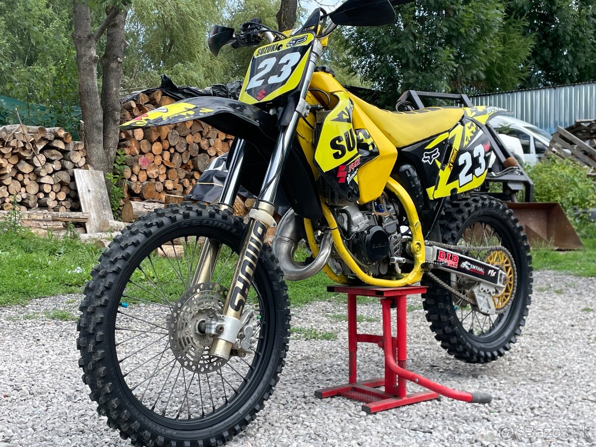 SUZUKI RM 125. 2T