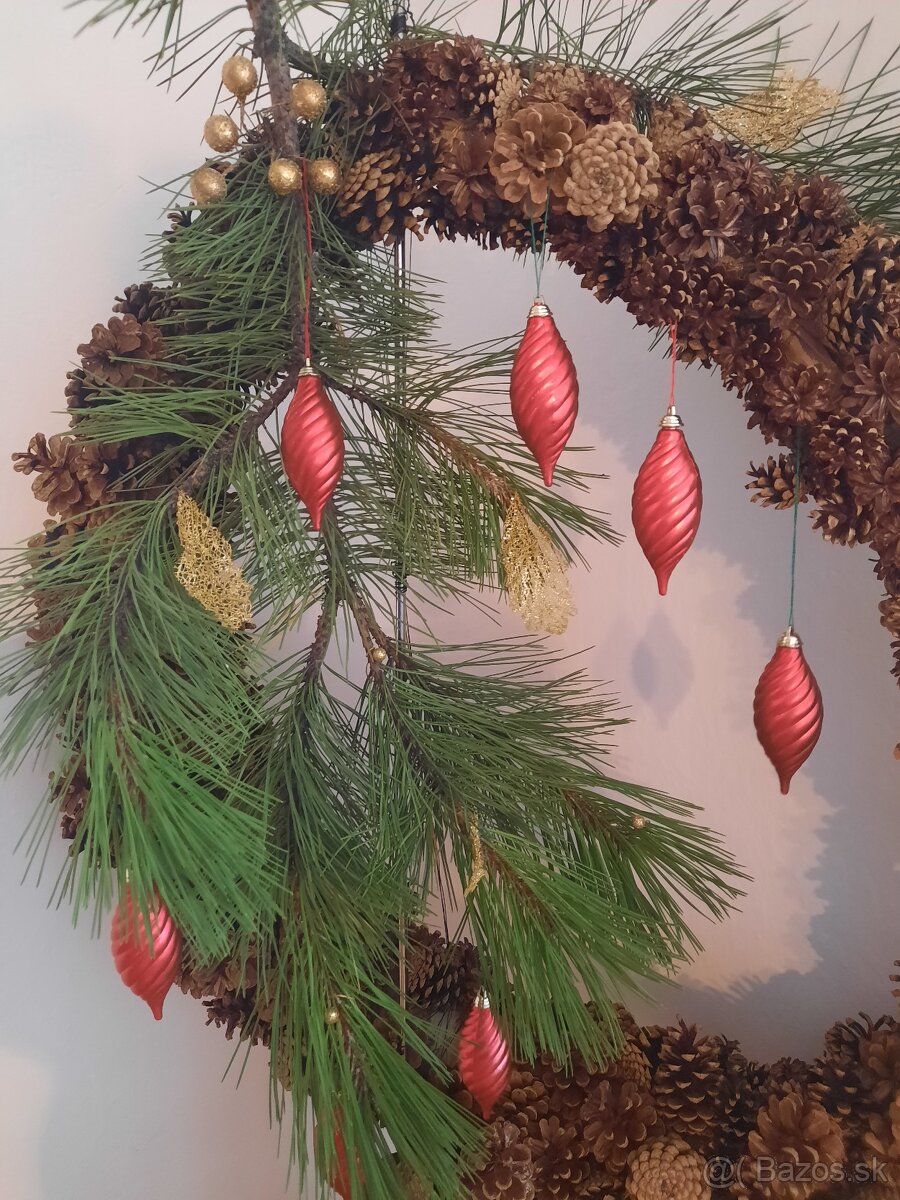 Indoorová vianočná šišková dekorácia