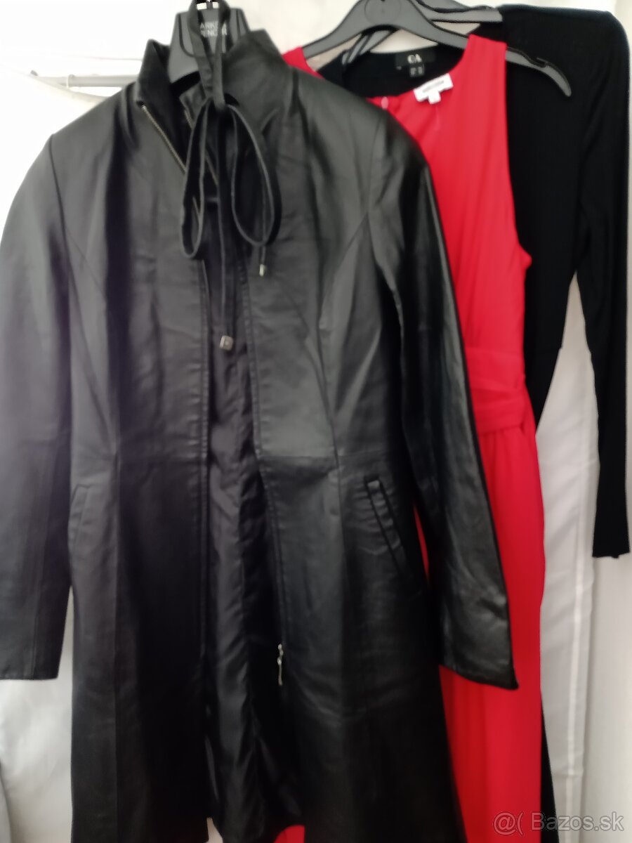 2xKabát čierny, 1xTrenčkot červený, i n é