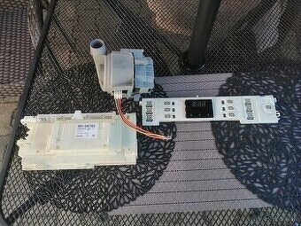 Predám čerpadlo a elektroniku  na umývačka  BOSCH  Siemens
