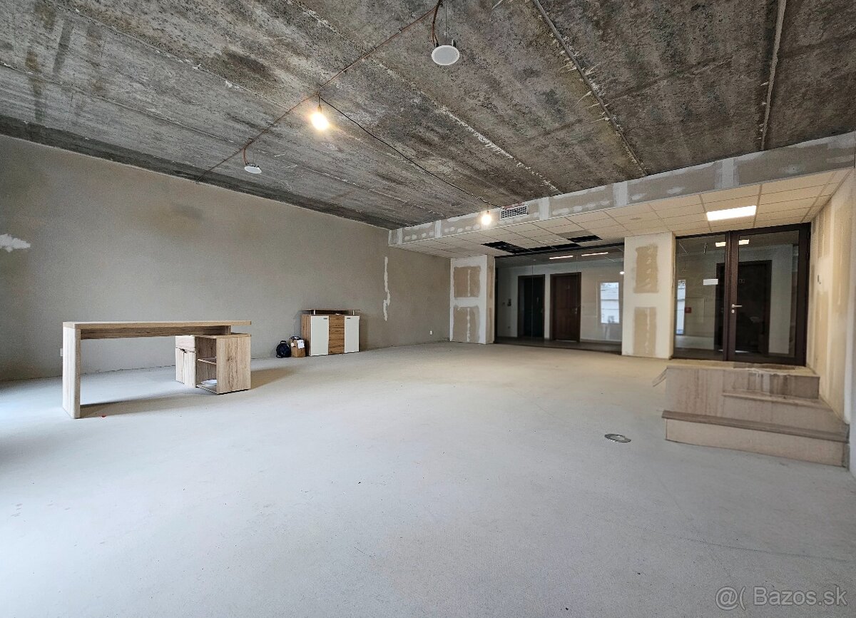 Kancelárske a obchodné priestory, Dominikánske námestie, KE