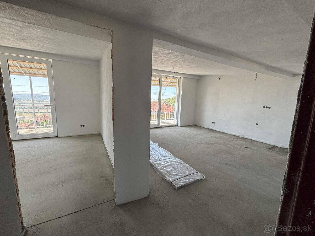 Predáme 2 izb byt (2+2) s úžasným výhľadom Nitra Zobor