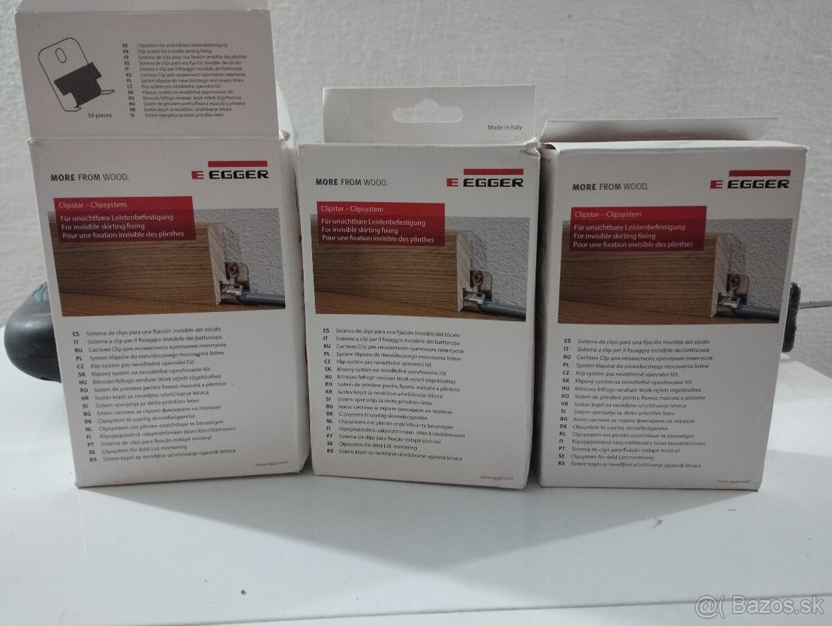 Úchyt na soklové lišty Egger