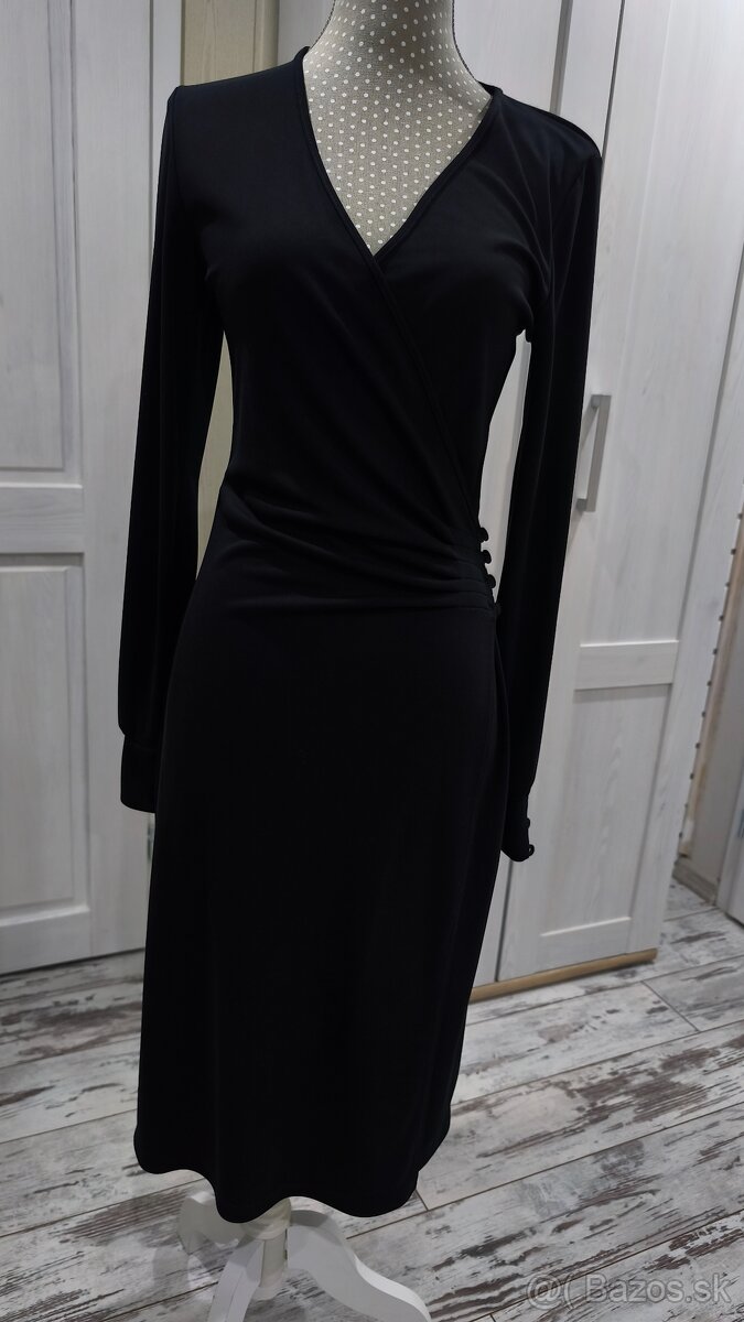 Čierne zavinovacie šaty
