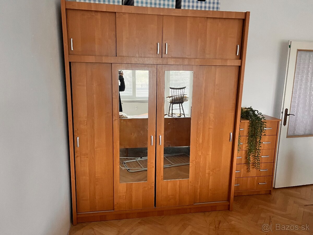 Šatníková skrina