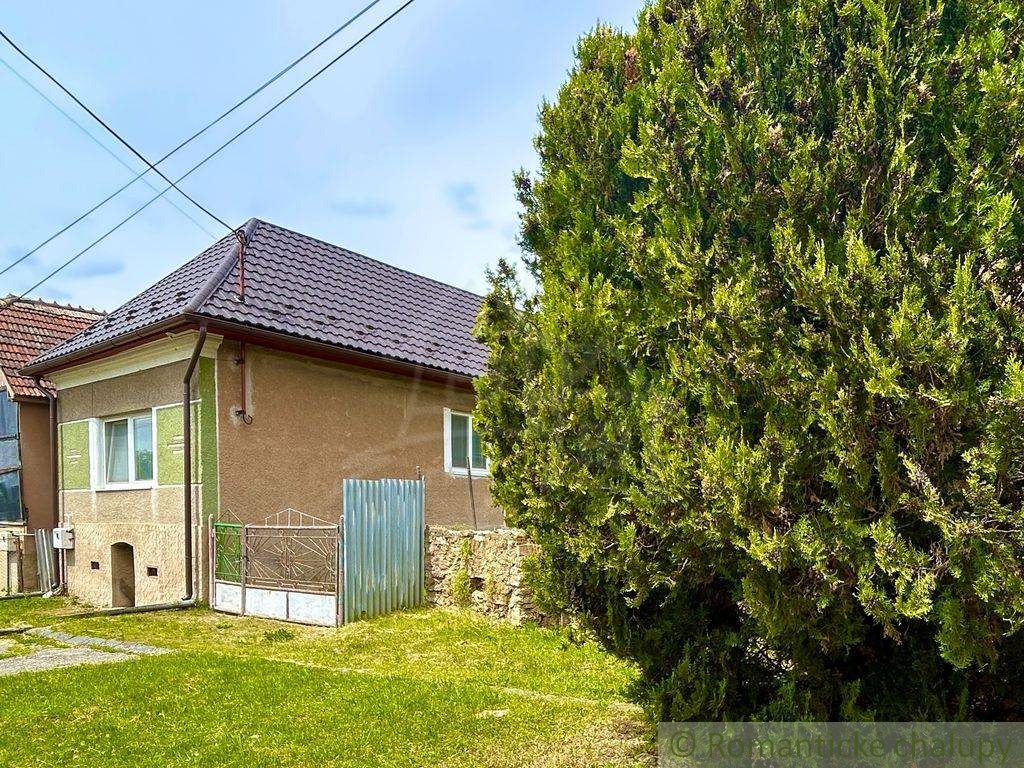 ZNÍŽENÁ  CENA - Obývateľný dom v tichej časti obce Gemersk