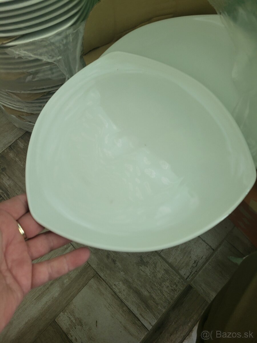 Taniere plytké