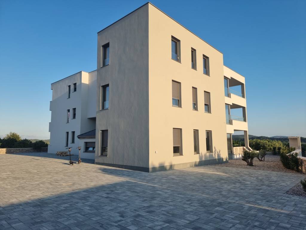 CHORVÁTSKO - Luxusné priestranné apartmány - TRIBUNJ