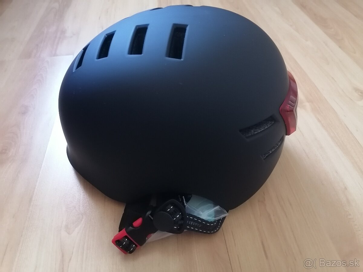 Nová Cyklo prilba so svetlom