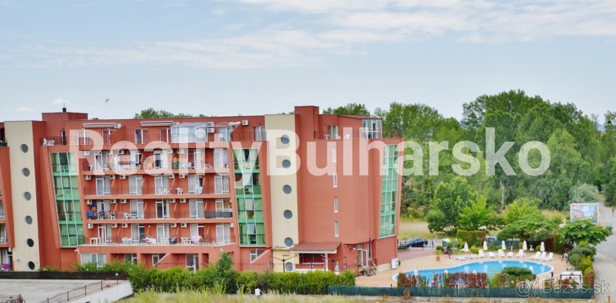 Prodej studia 1+kk s výhledem na bazén – Slunečné pobřeží