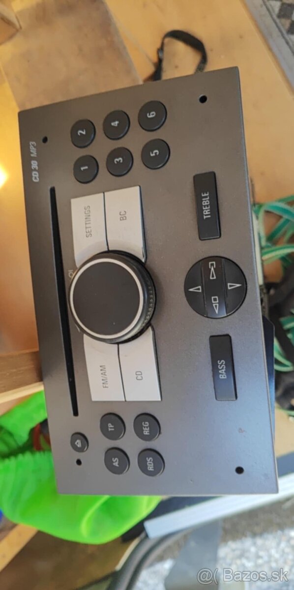 Originál rádio na Opel vivaro dodávka ročník 2008