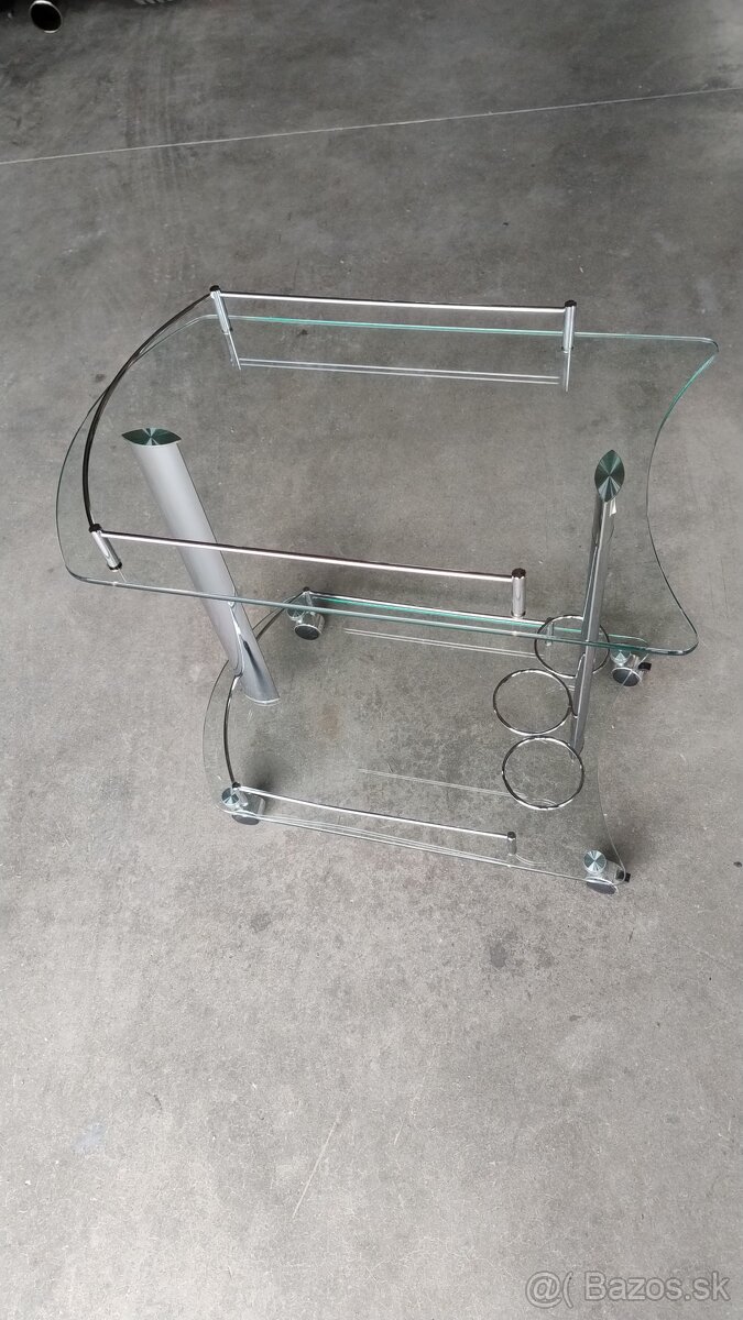 Servirovaci stolík