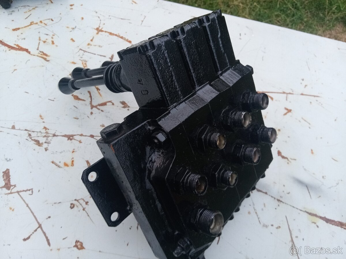 Hydraulický rozvádzač trojsekciový Jihlavan