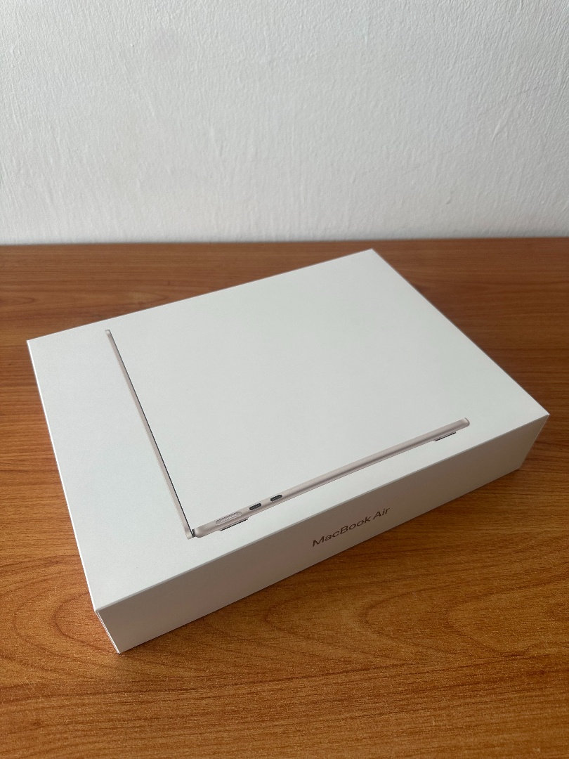 MacBook Air 13" M4 Starlight