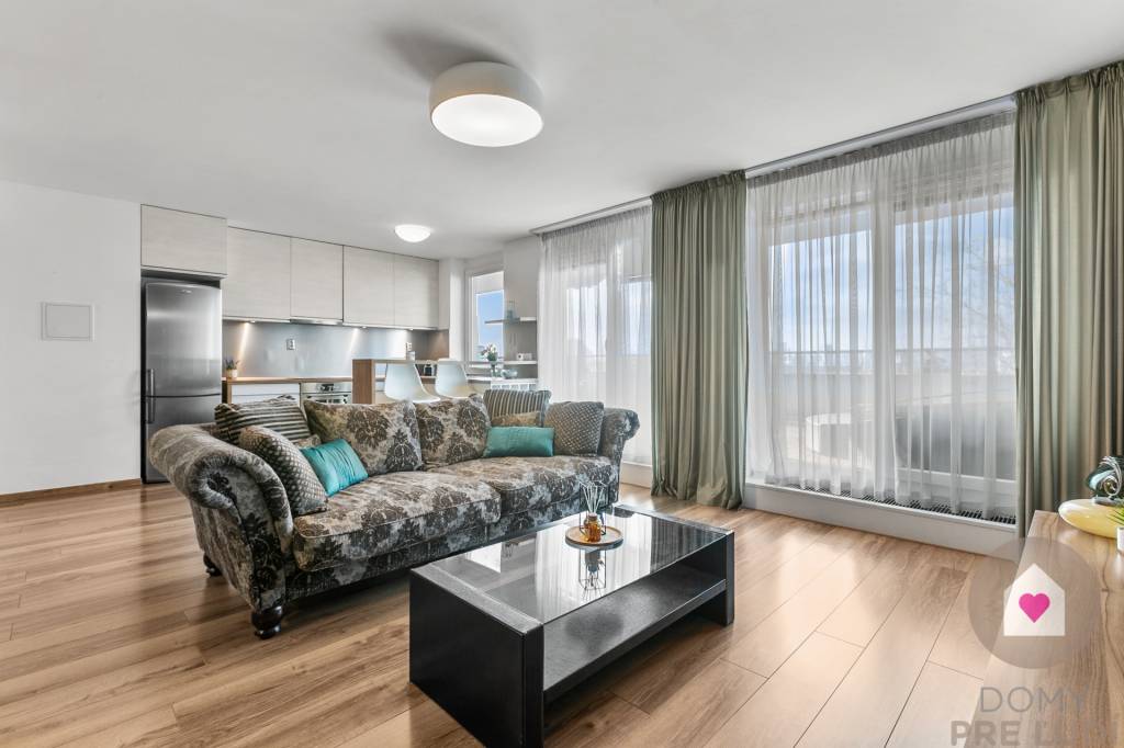 BA/RUŽINOV- 2i veľkometrážny byt s privátnym vstupom a teras