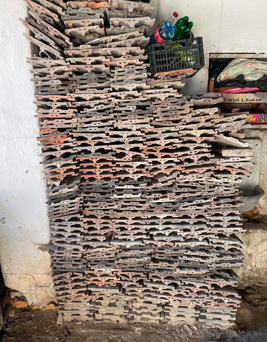 Stara škridla a tehly