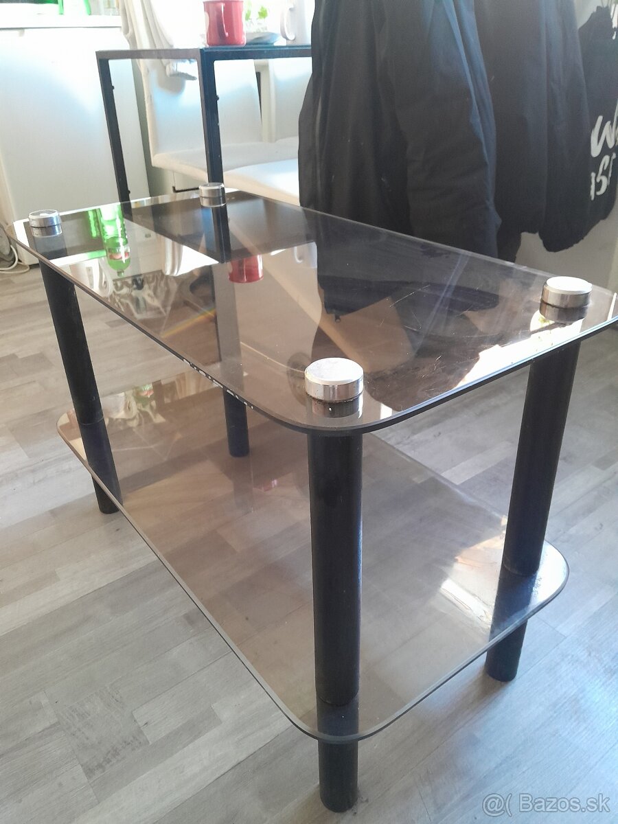 Stôl skleneny