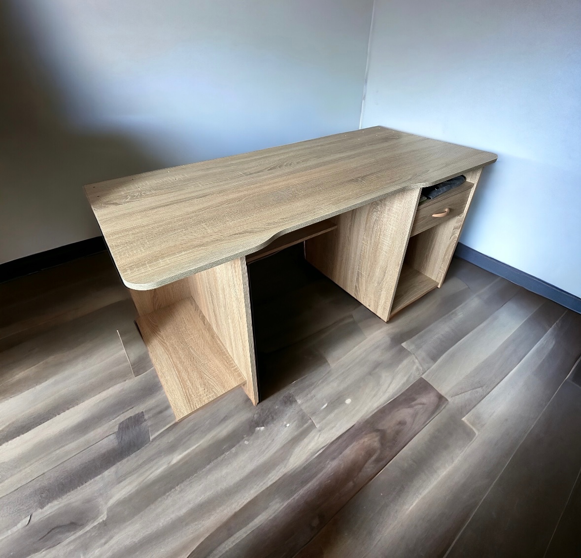 Predám písací stôl drevený
