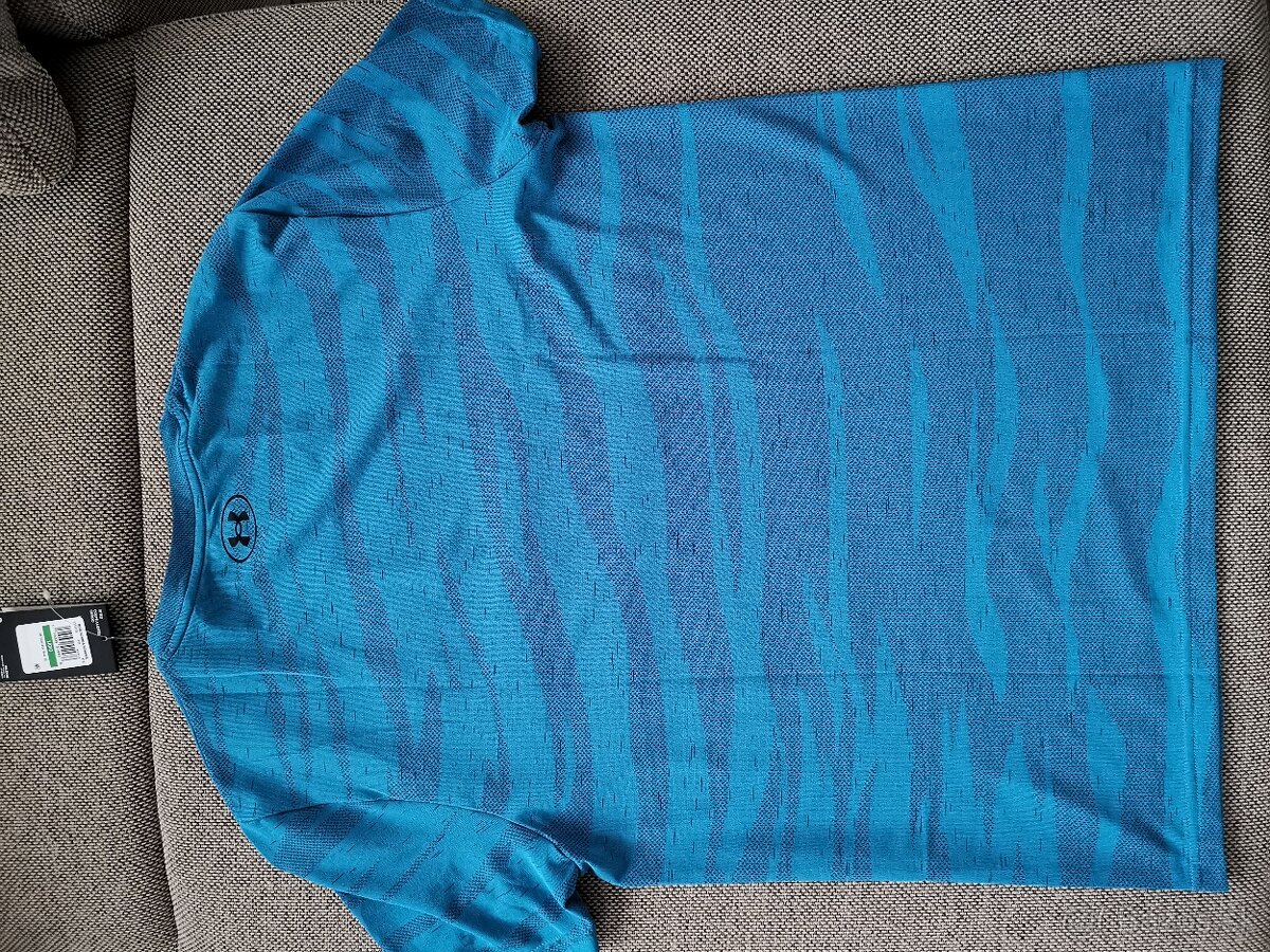 UNDER ARMOUR SEAMLESS WAVE SS PC: 49Eur Tričko