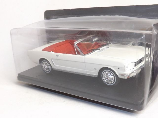 Ford Mustang Cabriolet 1:24