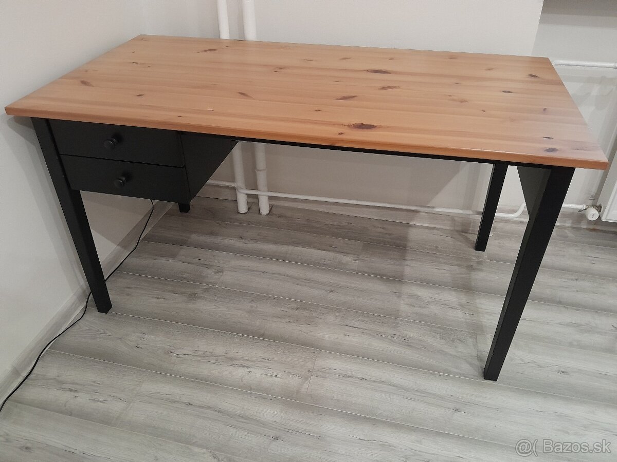 Písací stôl ARKELSTORP od IKEA