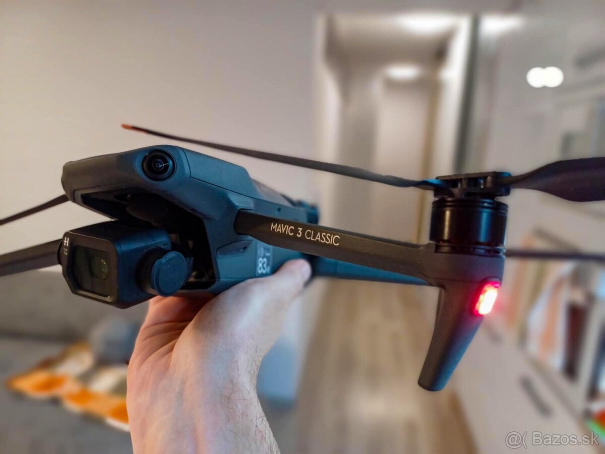 DJI Mavic 3 Classic (Fly More Combo)