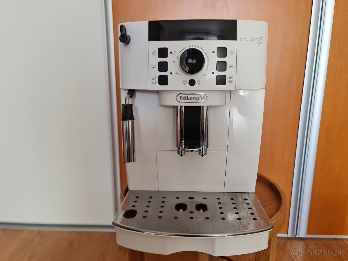Kávovar delonghi
