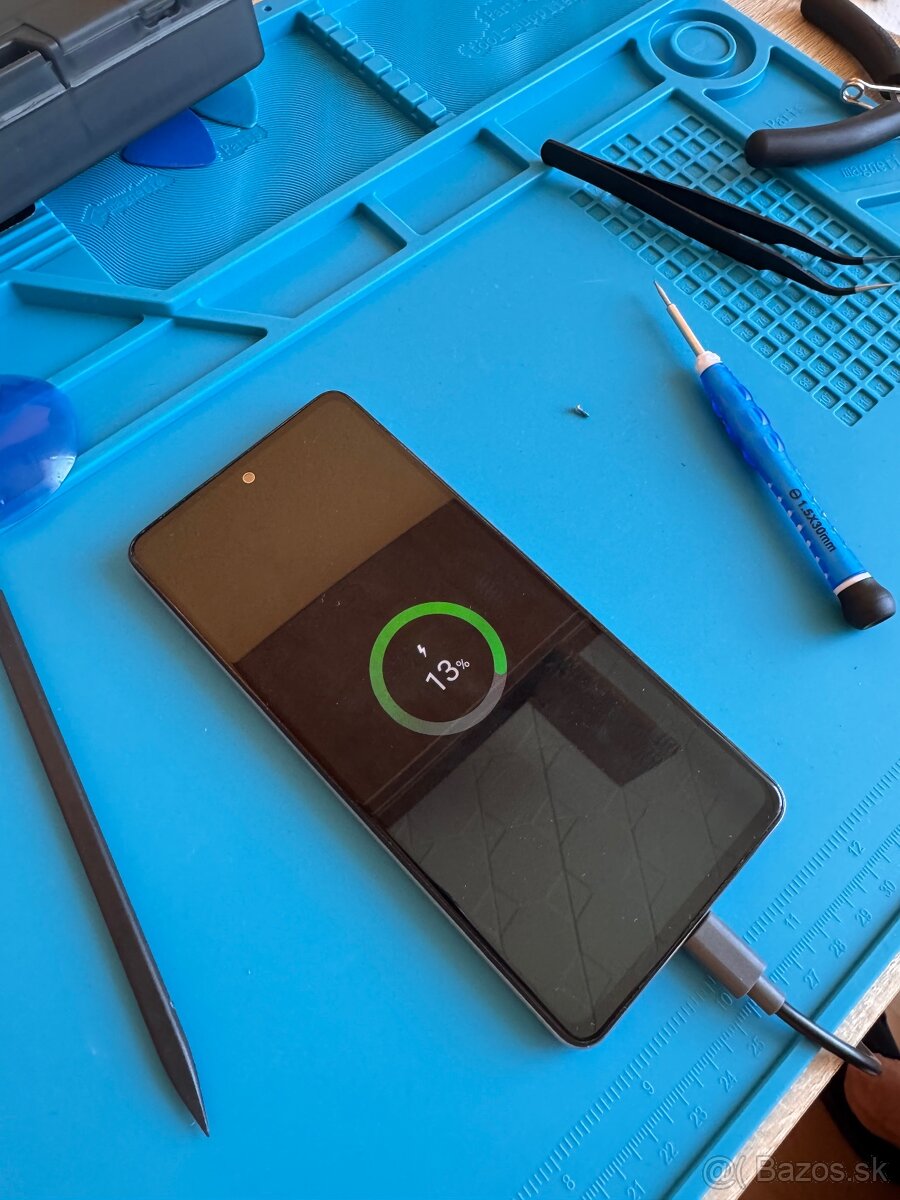 Servis mobilných telefónov, PC, tabletov a herných konzol.
