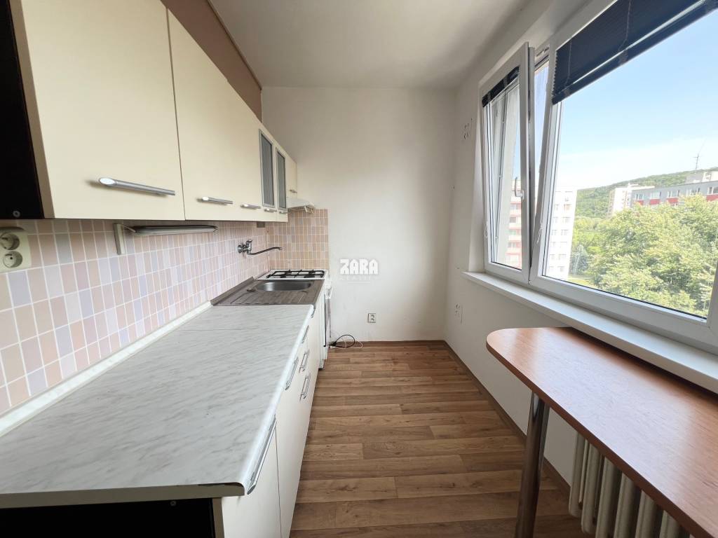 Nám. Kozmonautov- 2 izbový byt, 51 m2, čiastočná rek. KÚPOU
