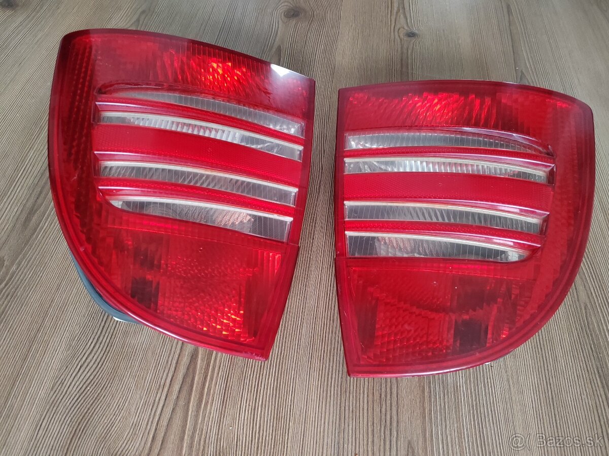 Škoda Superb 1 zadné svetlá