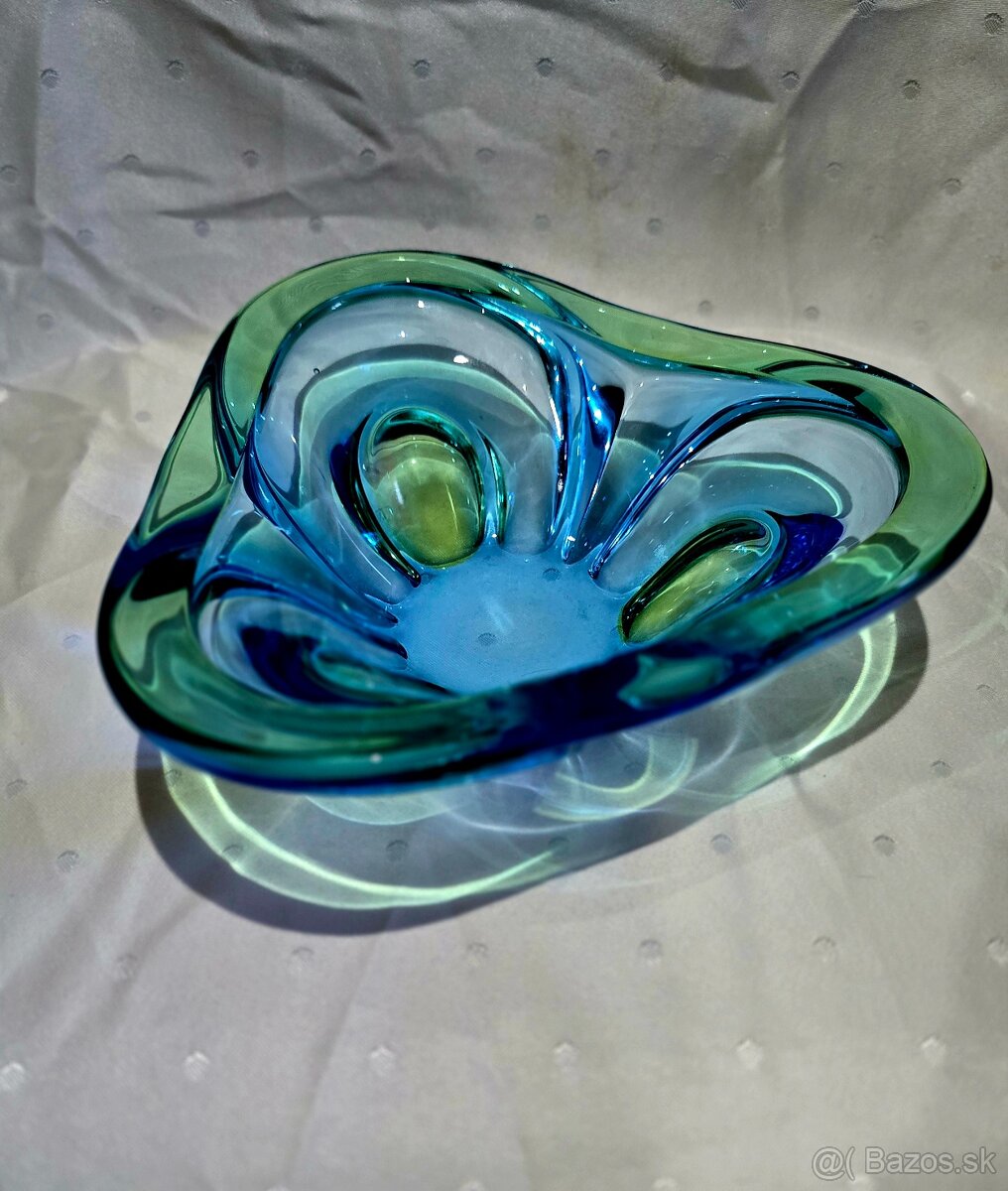 Veľká misa zo sommerso hutného skla