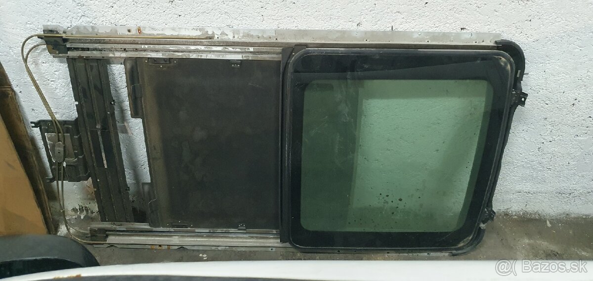 Subaru Forester SF 1g strešné okno