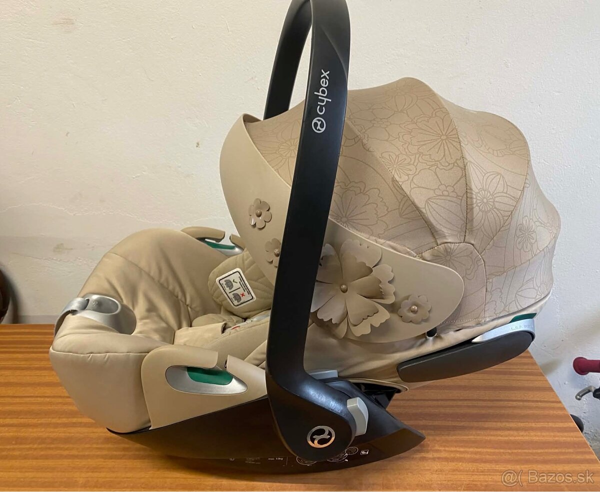 Autosedačka Cybex Cloud Z2 i-Size Simply Flowers