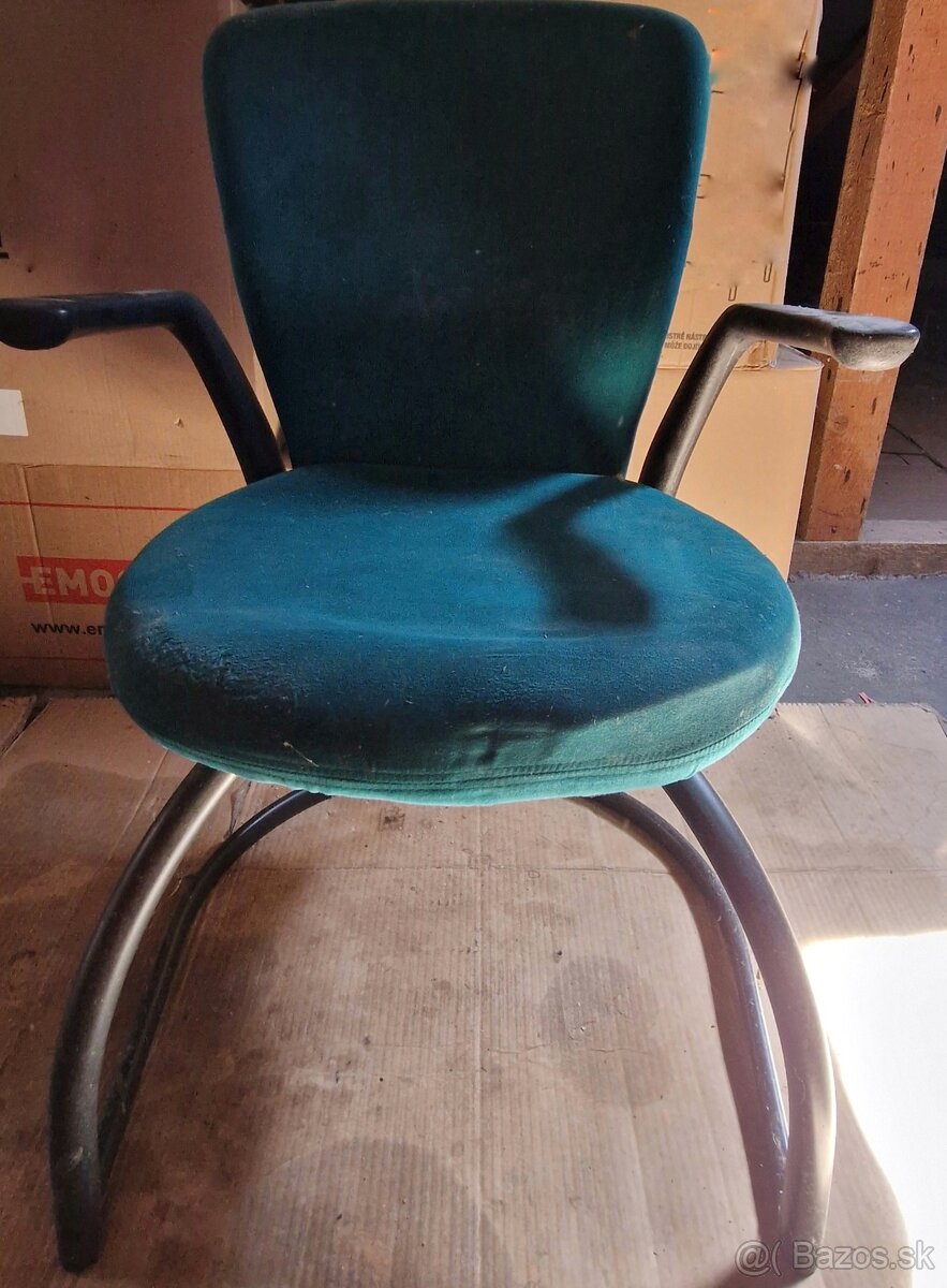 Kancelárska stolička