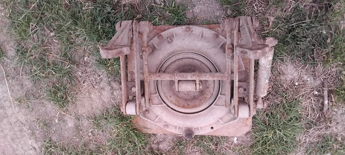 Predam drziak sedacky zetor UR1