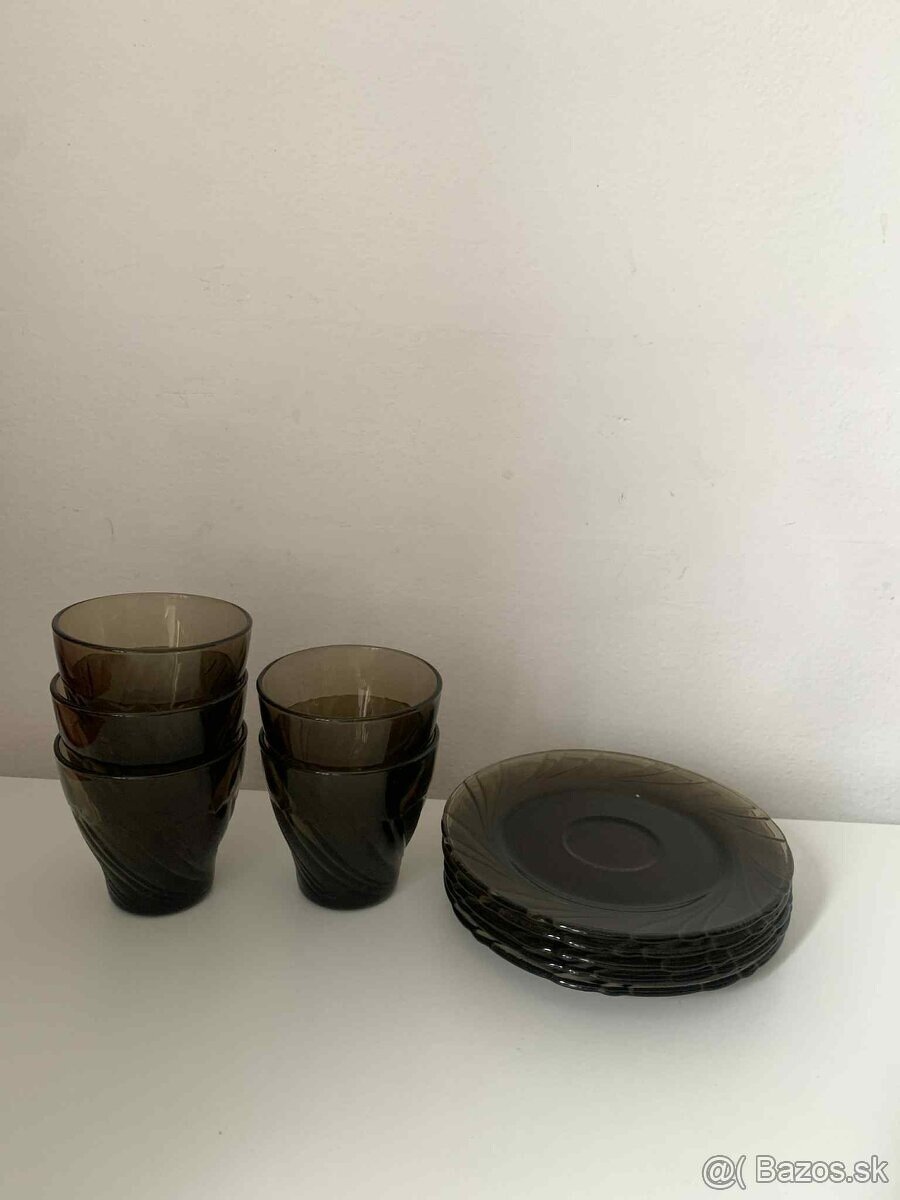 Kuchynský riad sada z hnedého skla