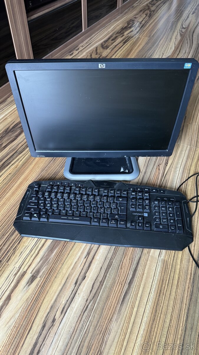 LCD monitor 19 palcov + klávesnica