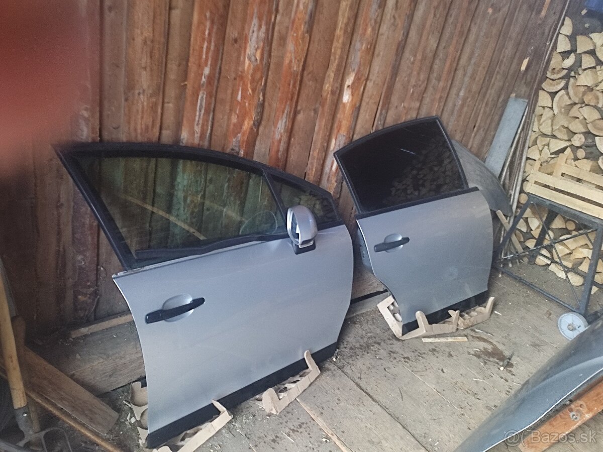 Citroen C4 náhradné diely, rozpredam, dvere