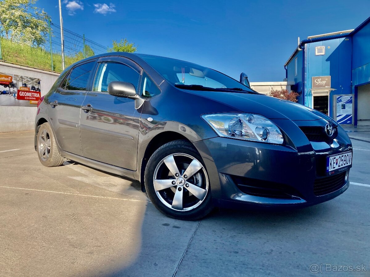 Auris 1.6 93kw 2009 nová STK
