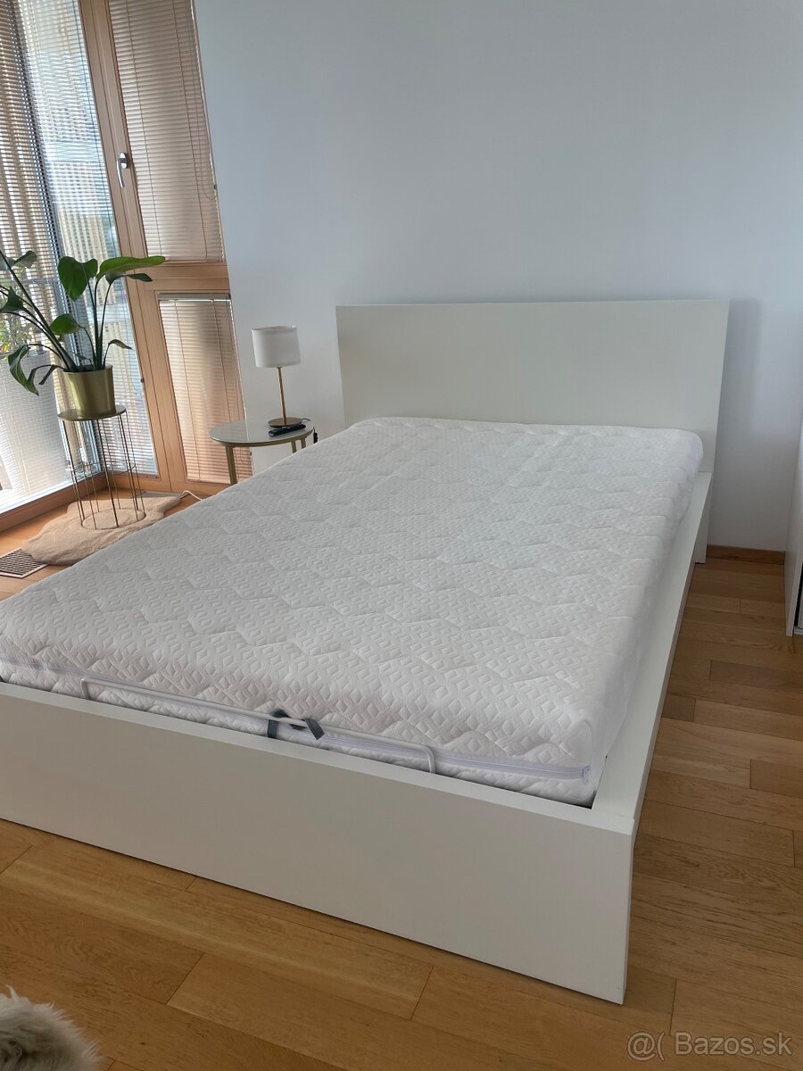 Ikea postel MALM