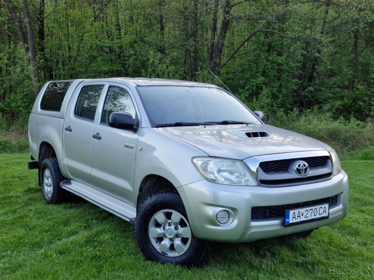 Toyota Hilux 2.5 D-4D 4X4 UZÁVIERKA