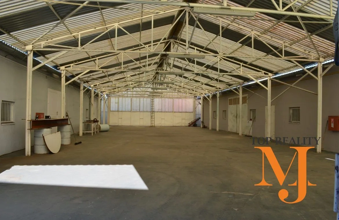 Skladové priestory 1000 m2, pozemok 3415 m2