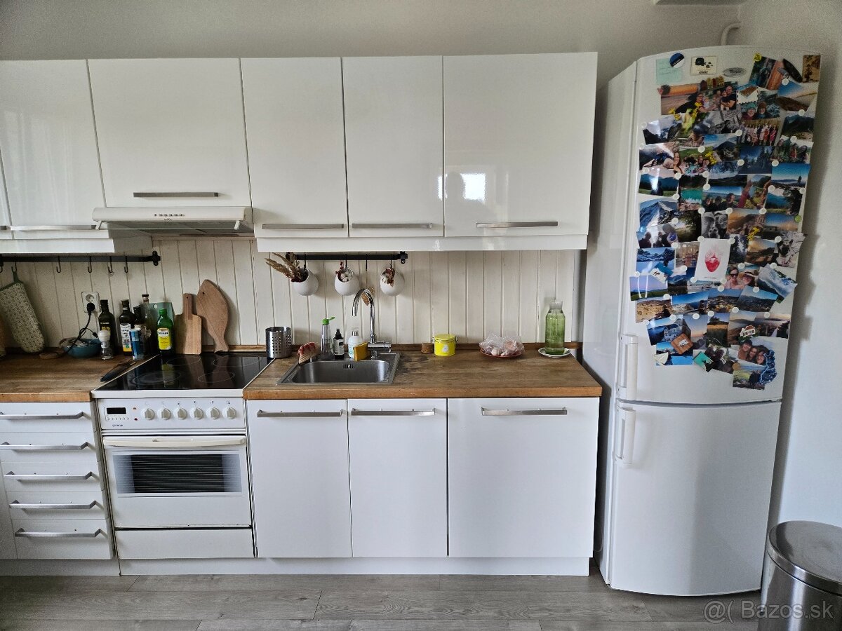 Predam za 490,- EUR zanovnú IKEA kuchyňu vrátane spotrebičov