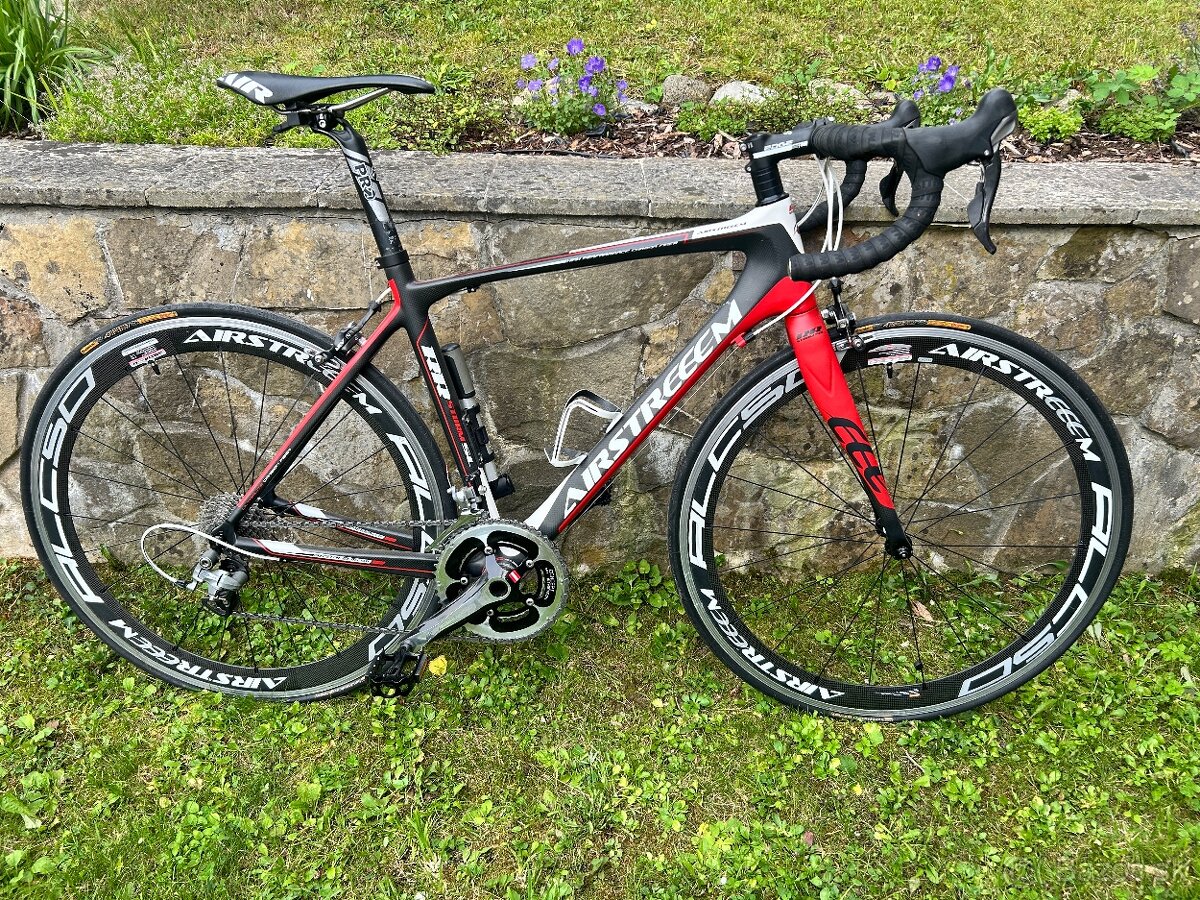 Celokarbónový bicykel