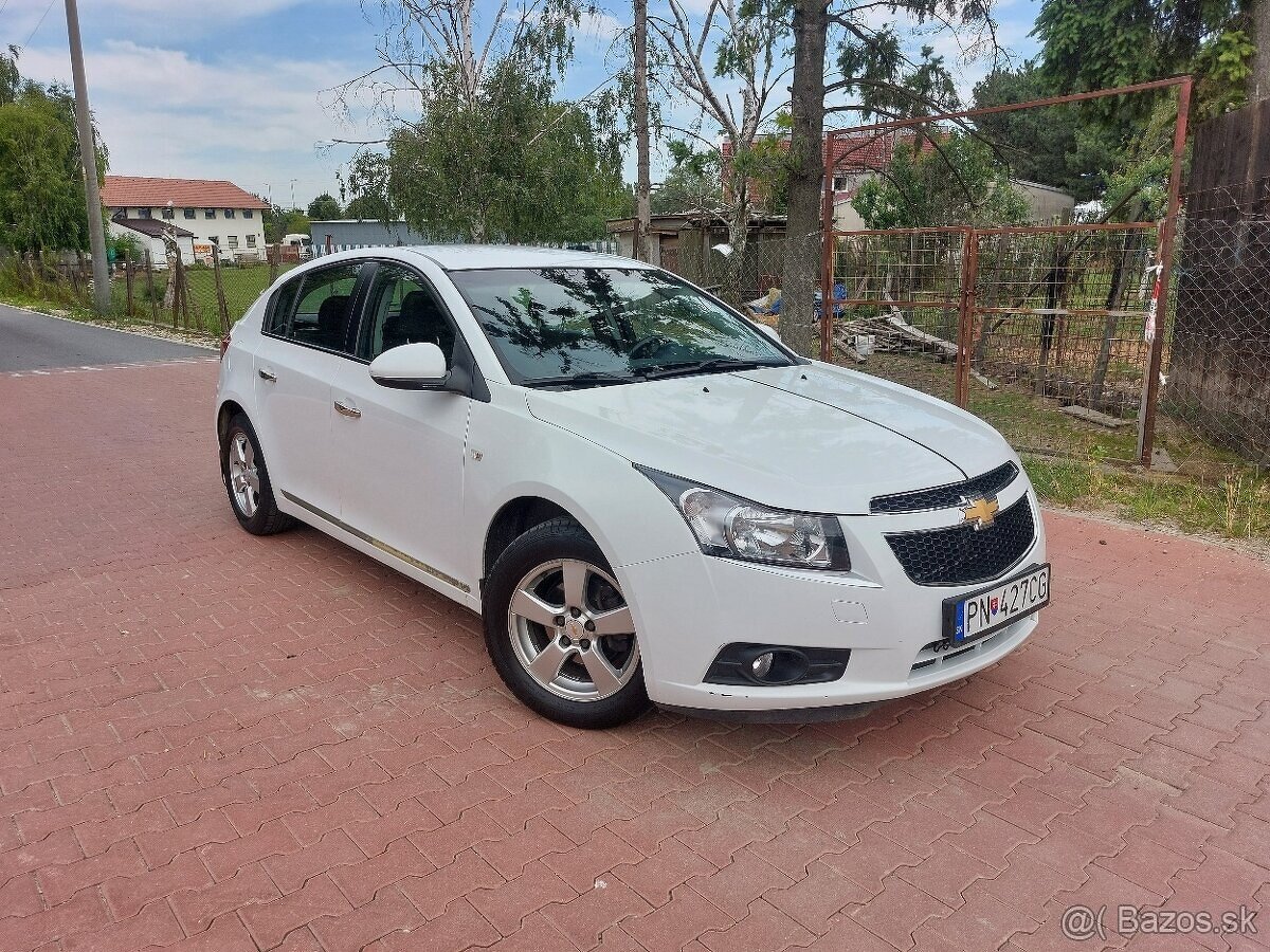 Predám Chevrolet Cruze r.v. 2011, 1.6i, 91kW, 115 xxx km