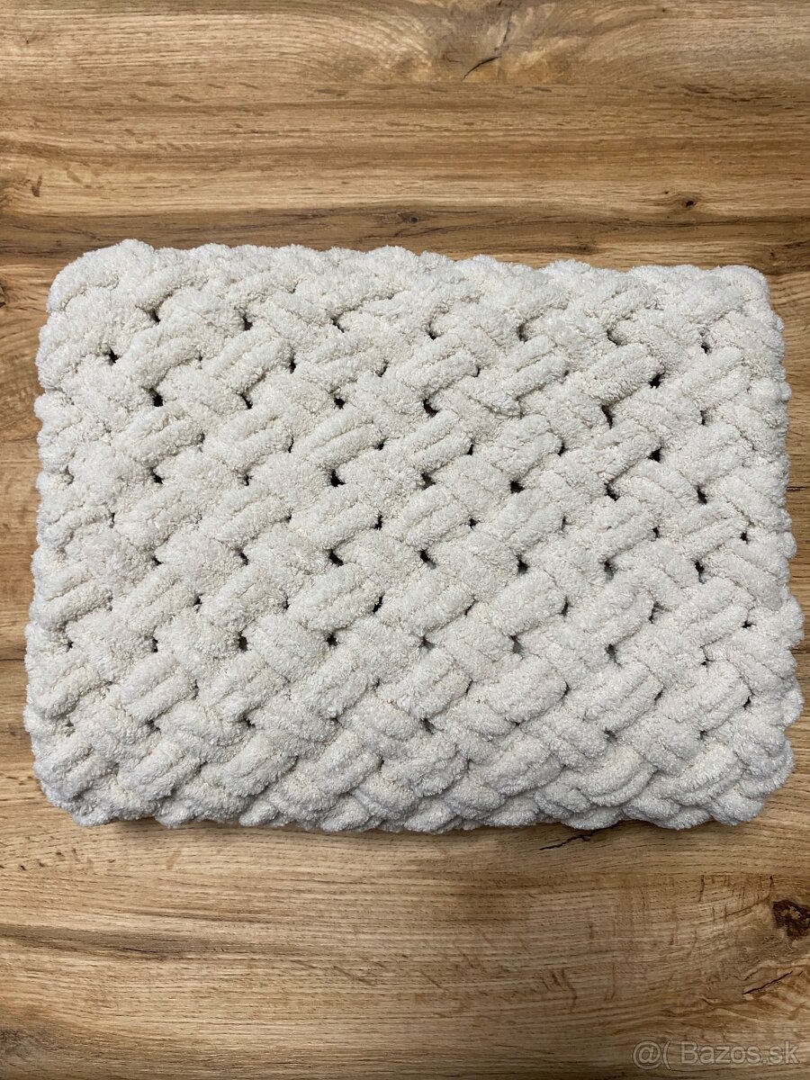 Háčkovaná svetlohnedá (kapučínová) deka z jemnej eco vlny