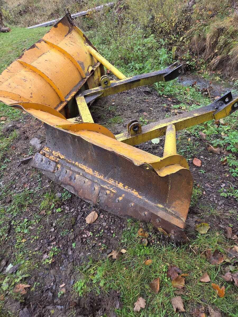 Predám snežný šipovy pluh pôvodne na lkt